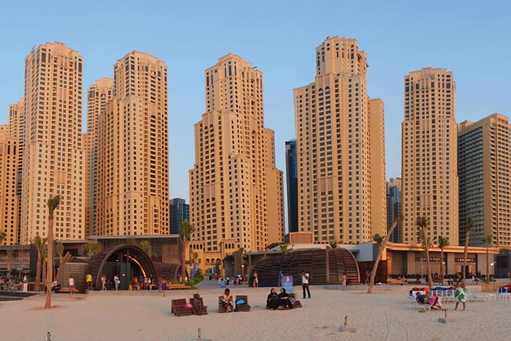 La Buena Vida Holiday Homes: Beachfront Luxury in JBR Dubai Exterior photo
